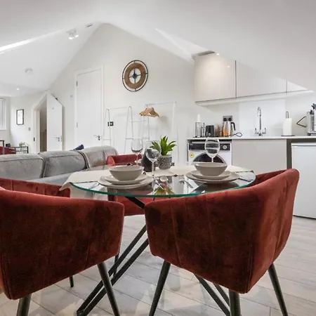 Apartment The Staycation Spot: Luxe *