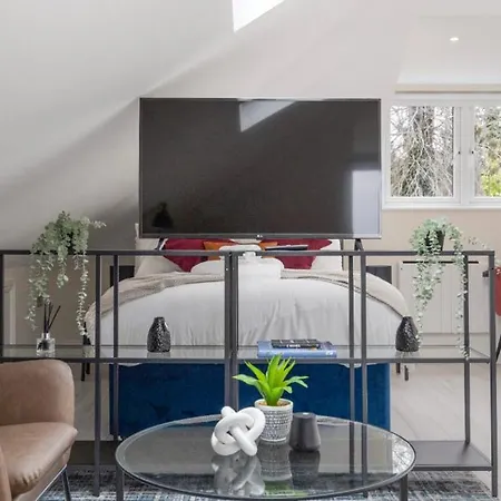 The Staycation Spot: Luxe Apartment *