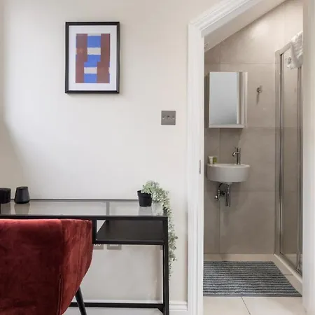 Apartment The Staycation Spot: Luxe