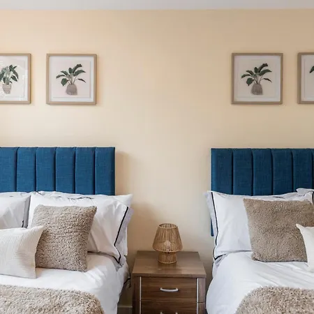 Cosy Retreat In The Heart Of Golders * Londra