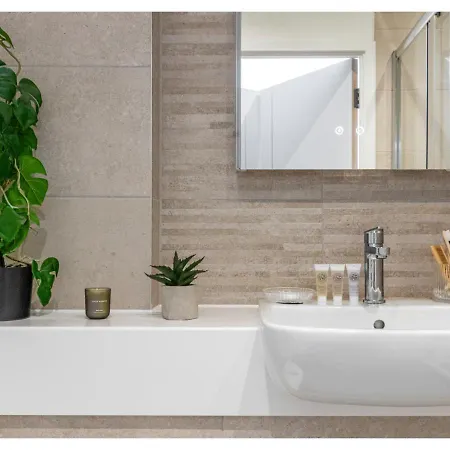 Cosmopolitan Living: Upscale 1br Gem In Apartmán *