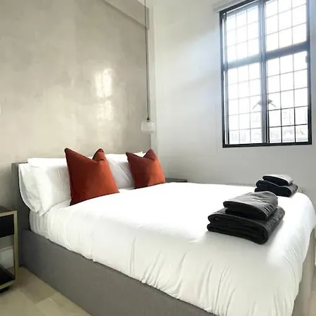 & Stylish 2 Bedroom
