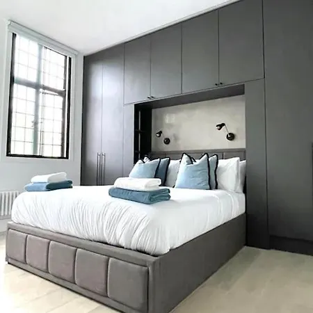 & Stylish 2 Bedroom Apartament