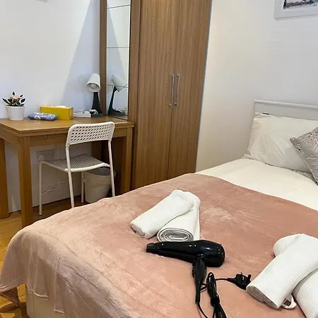 홈스테이 Cosy Private Near Euston Station, *