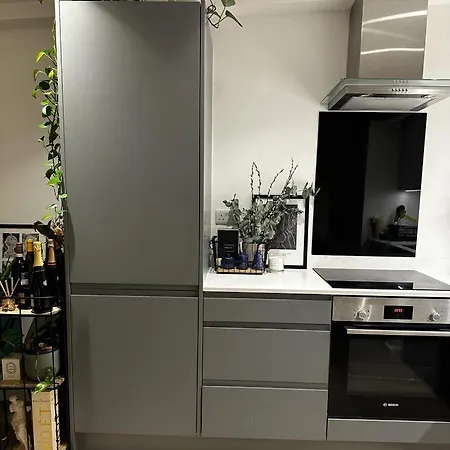Stunning Double Bedroom With En-suite In Shared Apartment- Se20 Border * Beckenham