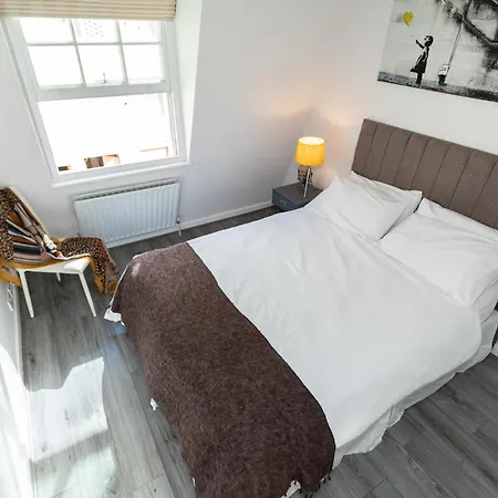 Comfortable 4 Bed Mews Town House Near Hyde Park