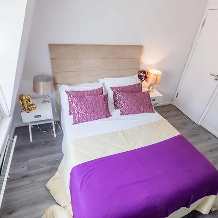 Comfortable 4 Bed Mews Town House Near Hyde Park Holiday home