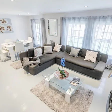 Comfortable 4 Bed Mews Town House Near Hyde Park