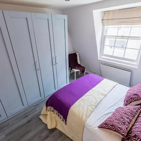Comfortable 4 Bed Mews Town House Near Hyde Park London