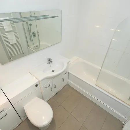 Comfortable 4 Bed Mews Town House Near Hyde Park Holiday home