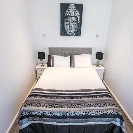 Comfortable 4 Bed Mews Town House Near Hyde Park London