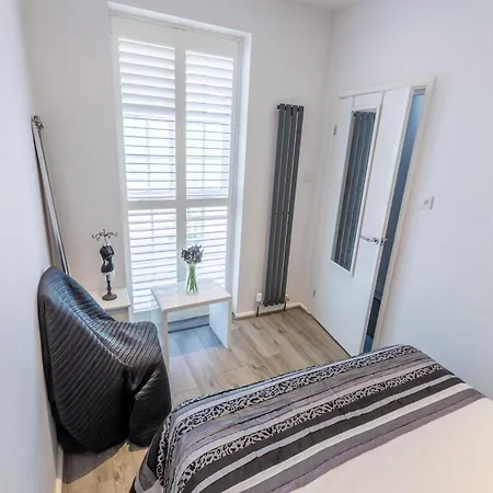 Comfortable 4 Bed Mews Town House Near Hyde Park *