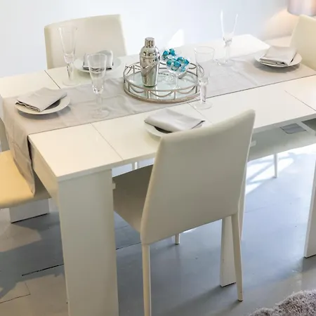 Comfortable 4 Bed Mews Town House Near Hyde Park Holiday home *
