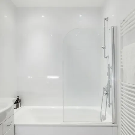 Comfortable 4 Bed Mews Town House Near Hyde Park London