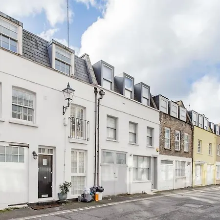 Holiday home Comfortable 4 Bed Mews Town House Near Hyde Park *
