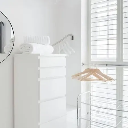 Comfortable 4 Bed Mews Town House Near Hyde Park Holiday home