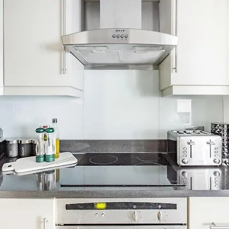 Comfortable 4 Bed Mews Town House Near Hyde Park * London
