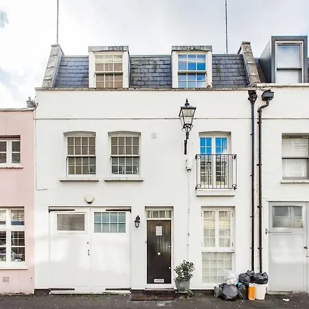 Comfortable 4 Bed Mews Town House Near Hyde Park Holiday home London
