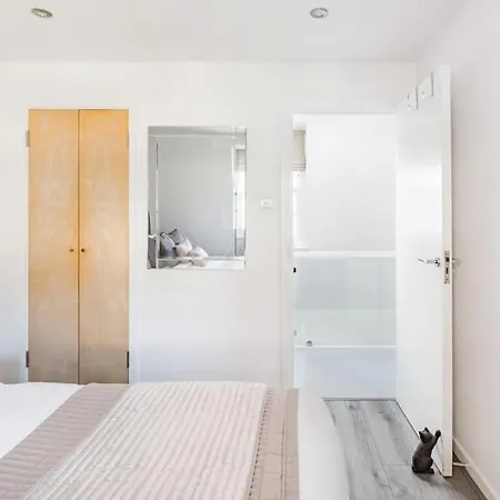 Holiday home Comfortable 4 Bed Mews Town House Near Hyde Park London