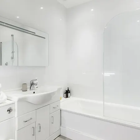 Comfortable 4 Bed Mews Town House Near Hyde Park London
