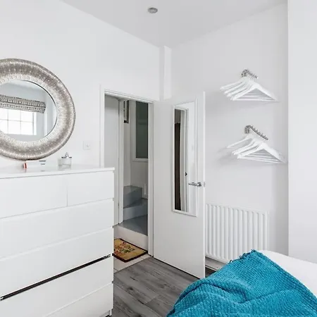 Comfortable 4 Bed Mews Town House Near Hyde Park *
