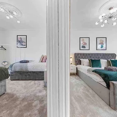 Sleeps 10, Cinema Tv , 2 Baths, 10 Mins To Stratford Ilford