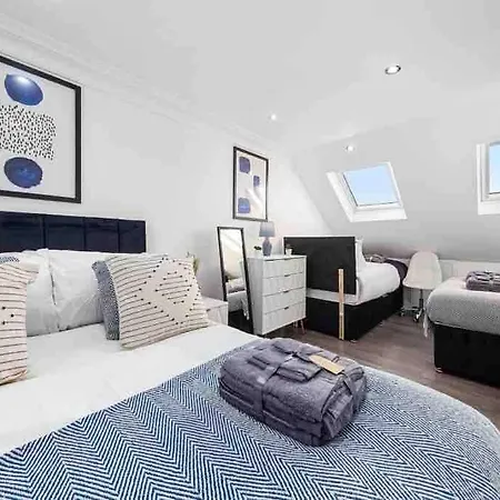 Sleeps 10, Cinema Tv , 2 Baths, 10 Mins To Stratford * Ilford