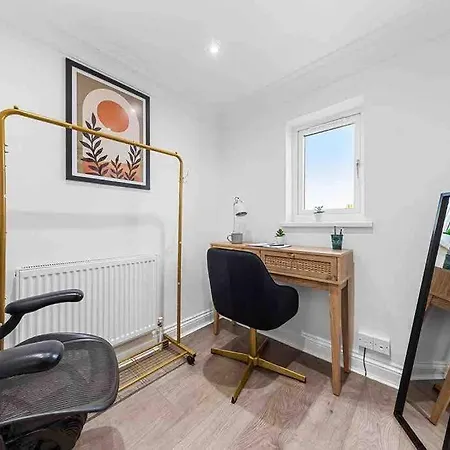 Sleeps 10, Cinema Tv , 2 Baths, 10 Mins To Stratford Ilford