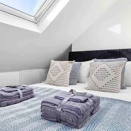 Dom wakacyjny Sleeps 10, Cinema Tv , 2 Baths, 10 Mins To Stratford