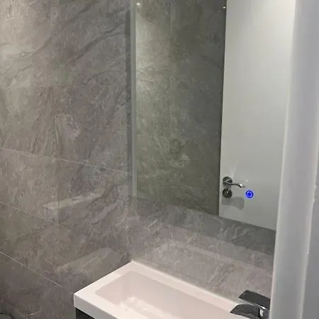 Stunning 2 Bedroom Duplex In The Heart Of *