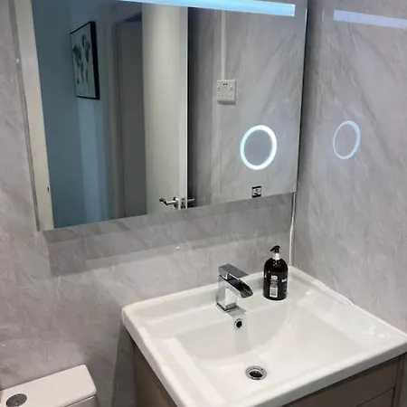 Stunning 2 Bedroom Duplex In The Heart Of