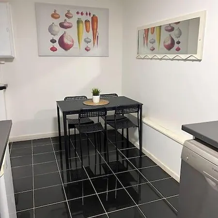 Apartment Stunning 2 Bedroom Duplex In The Heart Of