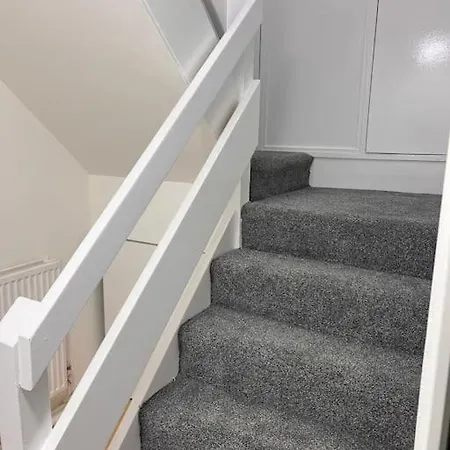 Apartment Stunning 2 Bedroom Duplex In The Heart Of