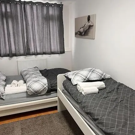 Stunning 2 Bedroom Duplex In The Heart Of