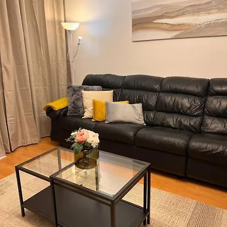 Stunning 2 Bedroom Duplex In The Heart Of * London
