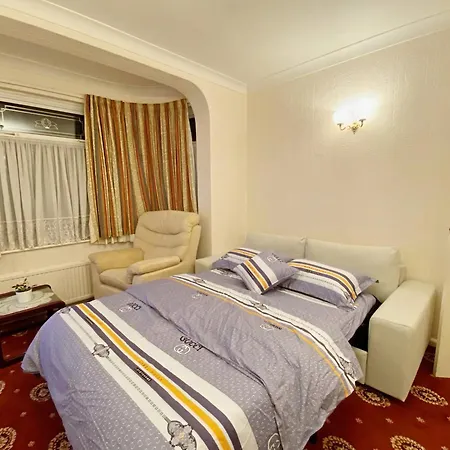 Barking House Sleeps 11 - Parking - Train Tube - Airport *