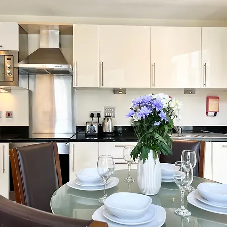 Vip Serviced Perfect Location Business & Leisure Apartment *