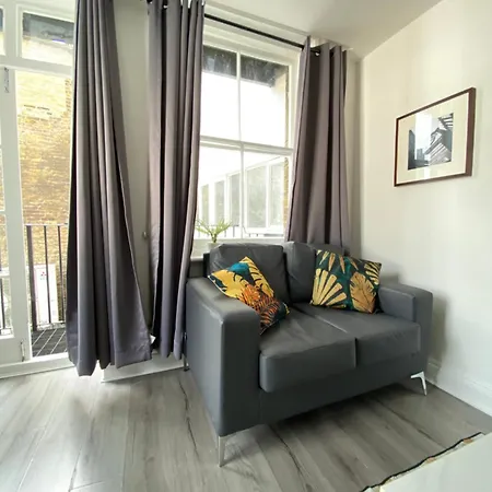Stylish Escape Apartment London