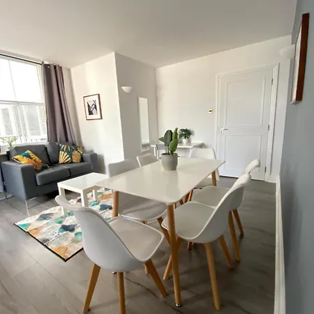 Stylish Escape Apartment London