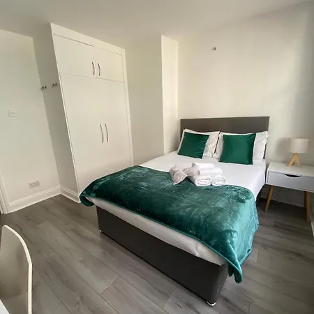 Stylish Escape Apartment London
