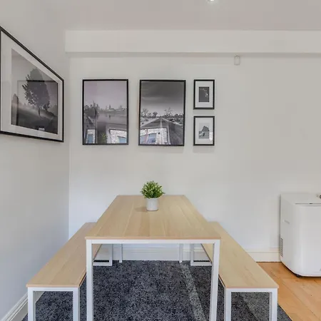 Waterloo With Large Private Terrace - View Of The Eye - 1 Bedroom 1 Bath 伦敦
