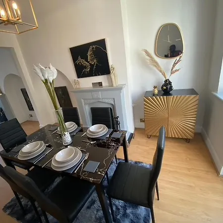 Holiday home Modern Cozy Oasis: Tony's 3-bedroom Retreat Catford