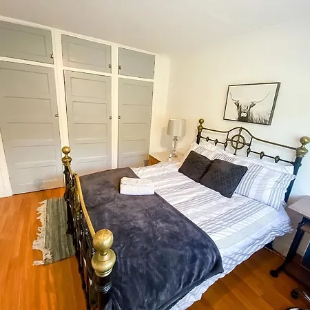Modern Cozy Oasis: Tony's 3-bedroom Retreat Holiday home Catford