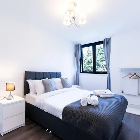 Luxury 3 Bedroom Flat With Balcony In Westbourne Park Apartman London