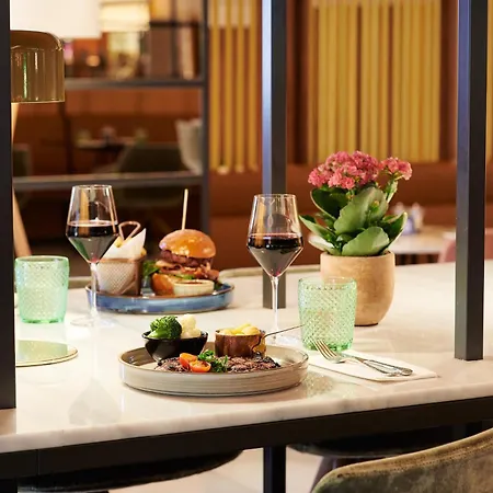 The Level At Melia White House Hotel