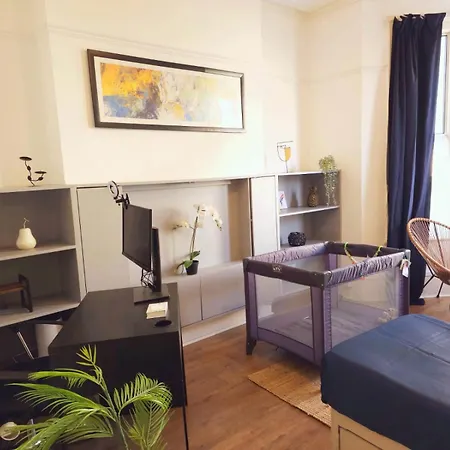 The Orange Garden 2 Bed Serviced Near Notting Hill Portobello Market Apartment London