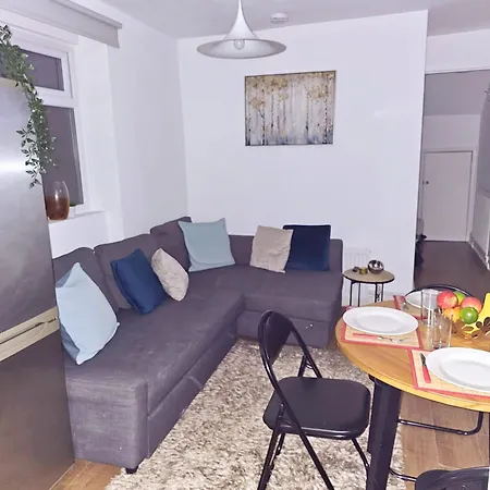 The Orange Garden 2 Bed Serviced Near Notting Hill Portobello Market Apartment London