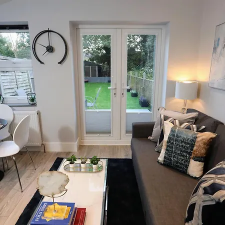Aisiki Apartments: Pet-friendly With Air Con & Free Wifi Apartment Finchley