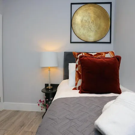Aisiki Apartments: Pet-friendly With Air Con & Free Wifi Apartment