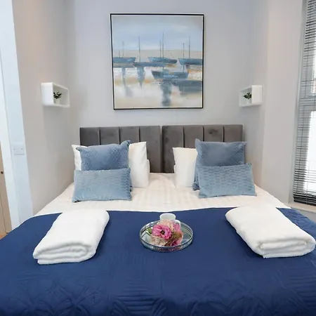 Aisiki Apartments: Pet-friendly With Air Con & Free Wifi * Finchley